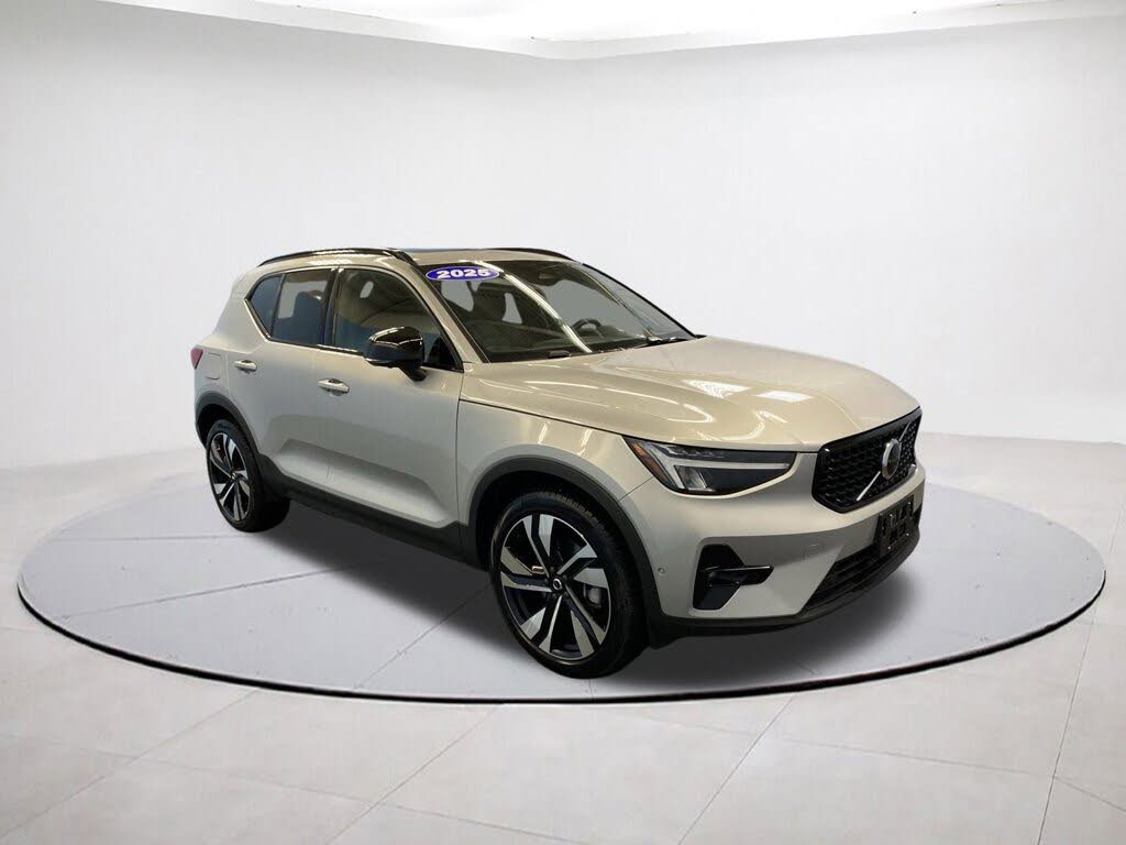 2025 Volvo XC40 B5 Plus Dark Theme AWD