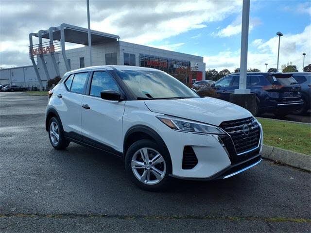 2025 Nissan Kicks Play S FWD