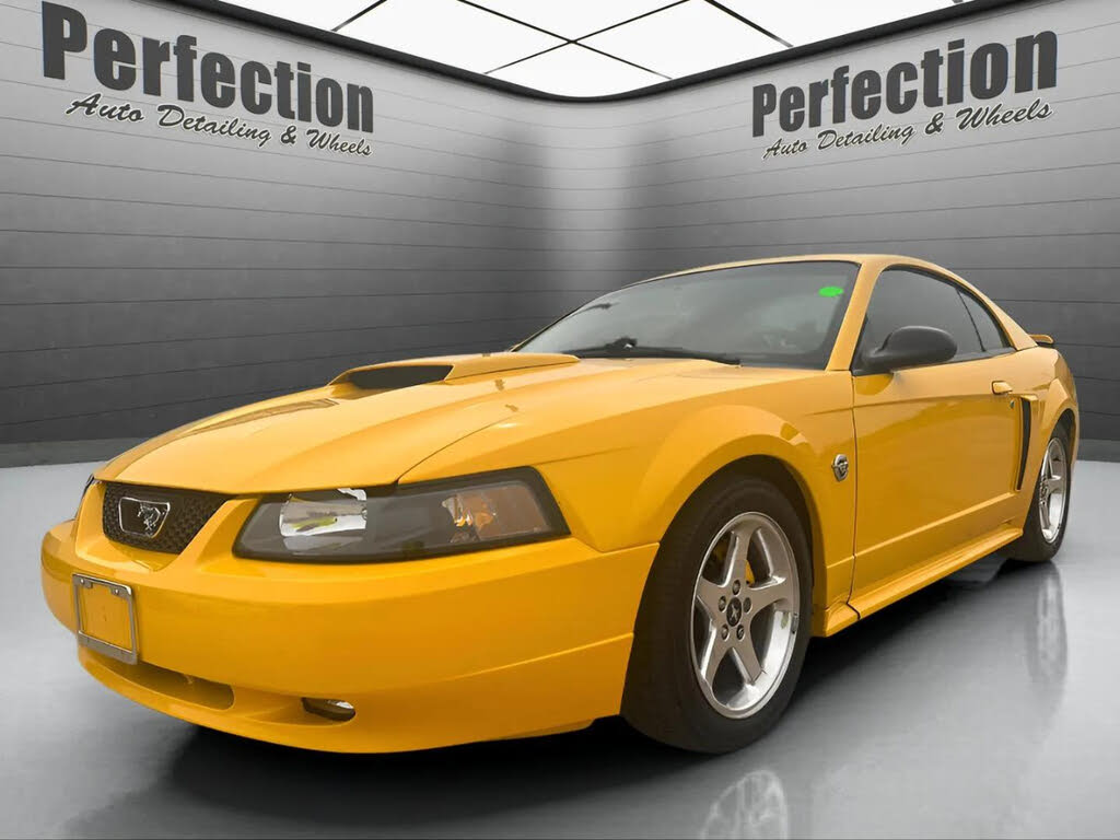 2004 Ford Mustang GT Deluxe Coupe RWD
