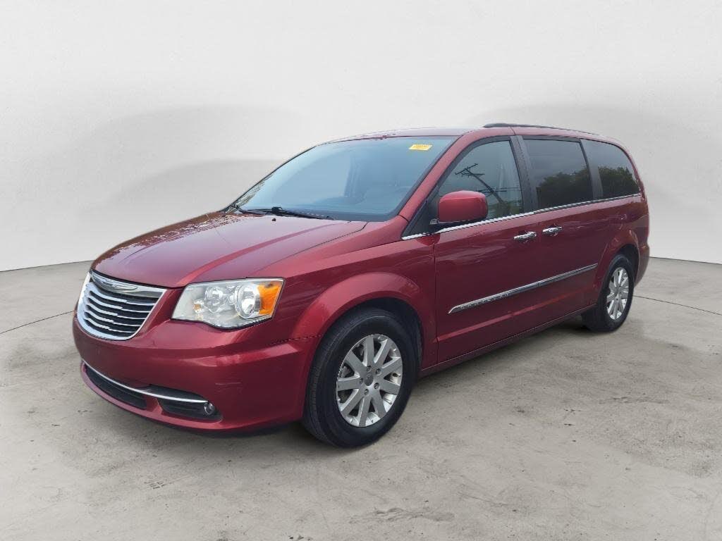 2014 Chrysler Town & Country Touring FWD