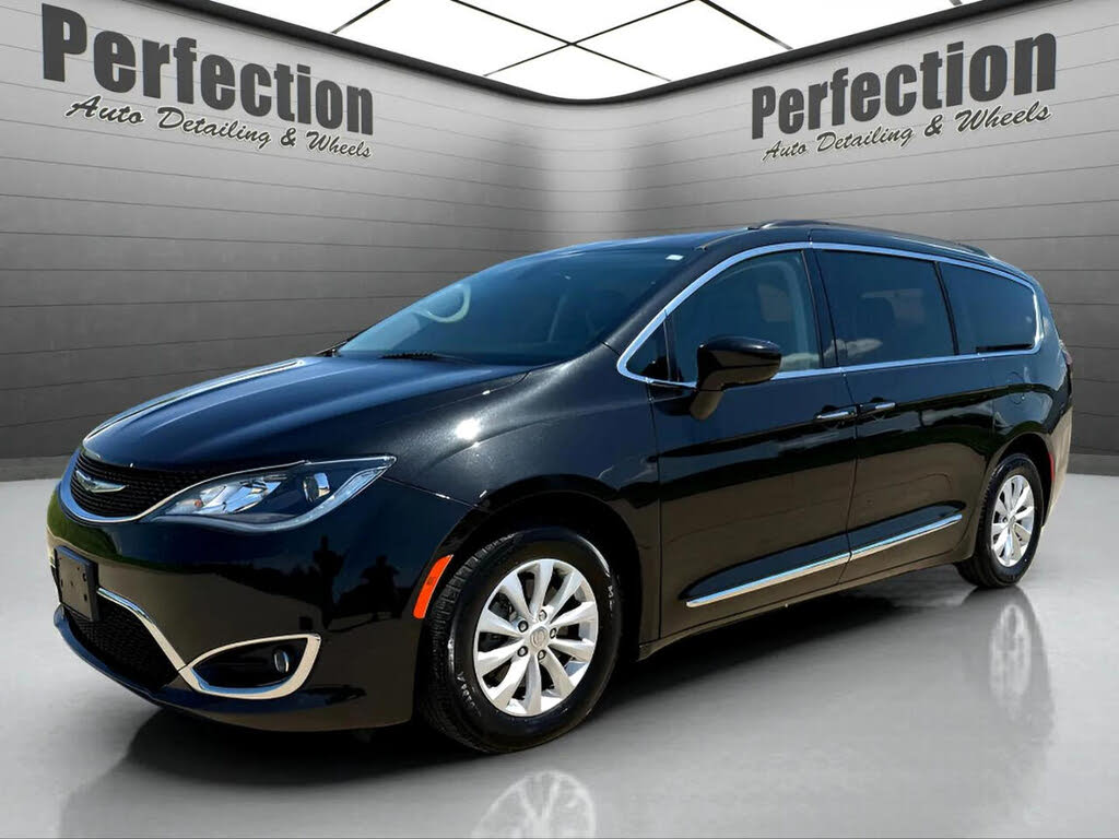 2017 Chrysler Pacifica Touring L FWD