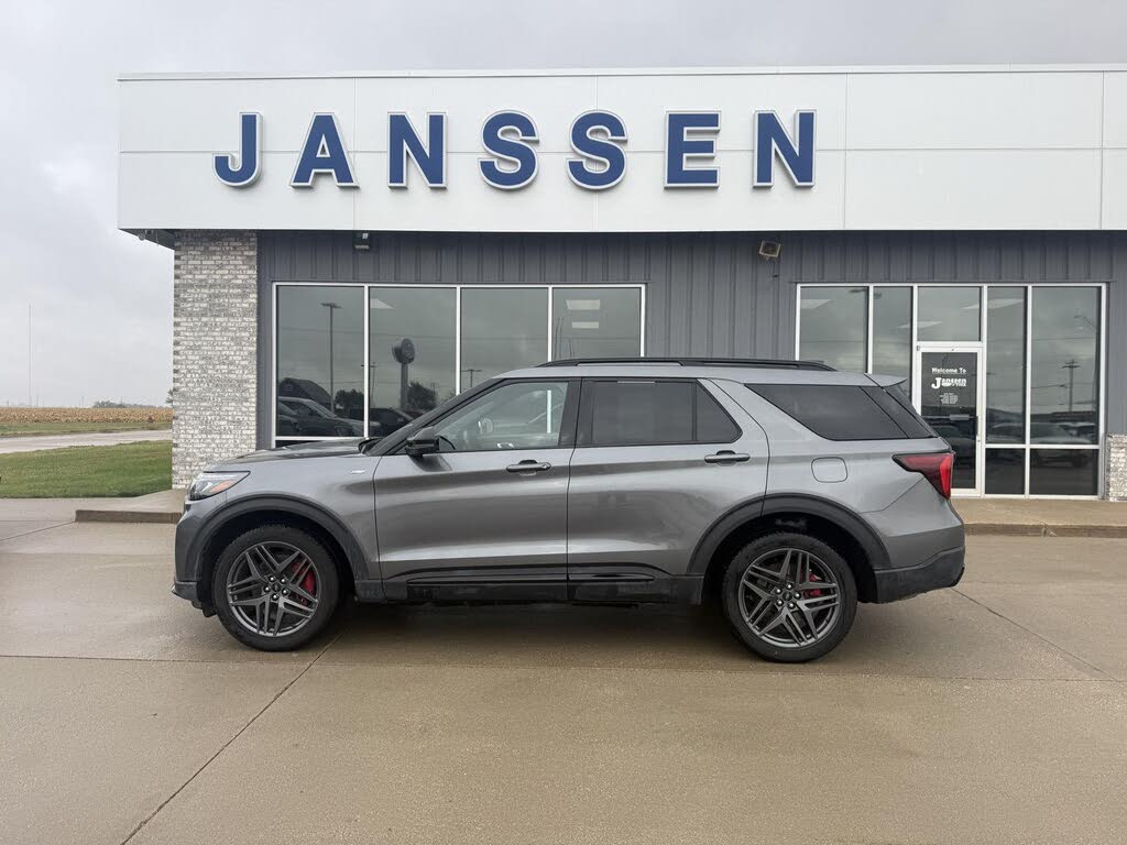 2025 Ford Explorer ST-Line AWD