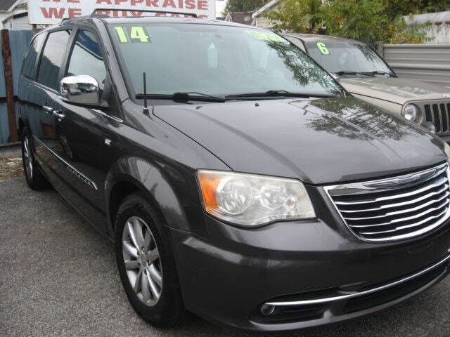 2014 Chrysler Town & Country Touring-L FWD