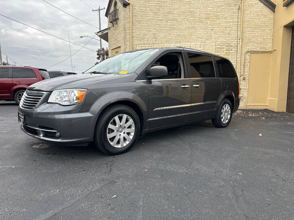 2016 Chrysler Town & Country Touring FWD