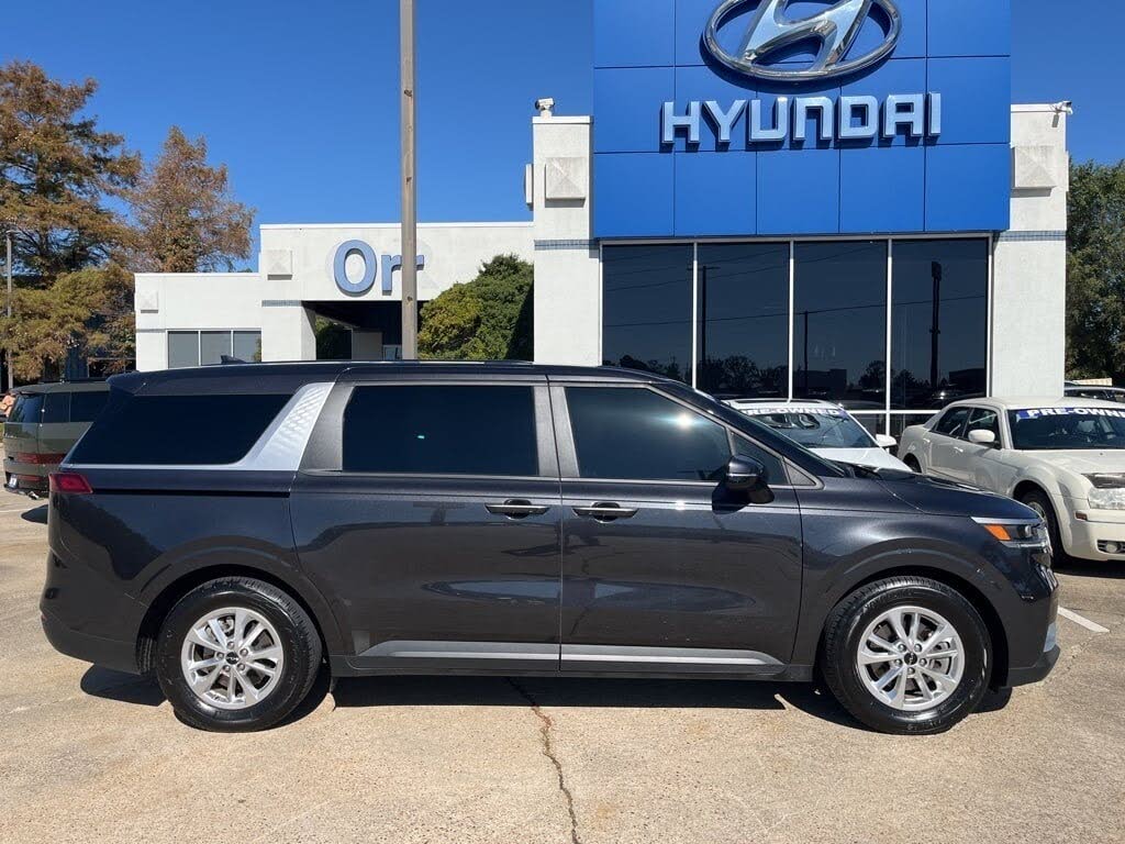 2022 Kia Carnival LX FWD