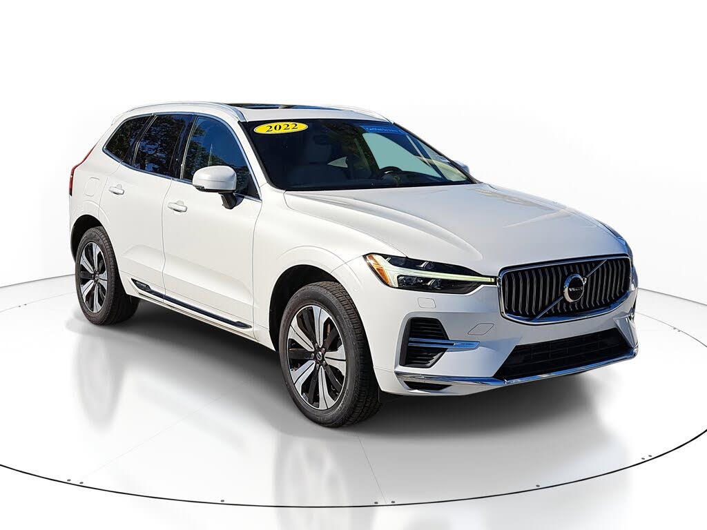 2023 Volvo XC60 Recharge T8 Core Bright Theme eAWD