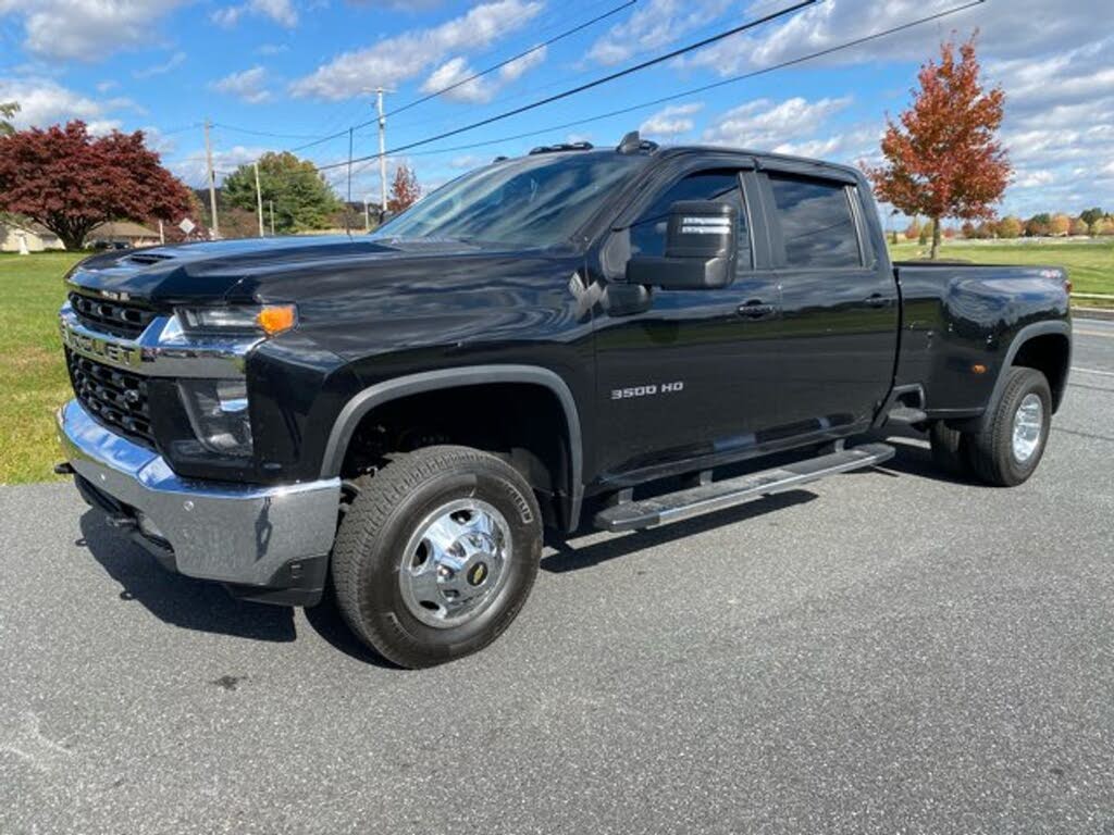 2022 Chevrolet Silverado 3500HD LT Crew Cab 4WD