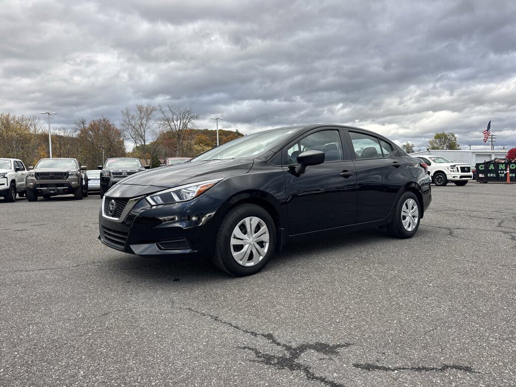 2022 Nissan Versa S FWD