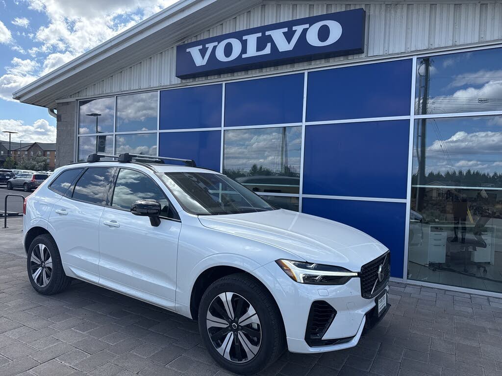 2025 Volvo XC60 Recharge T8 Core Dark Theme eAWD