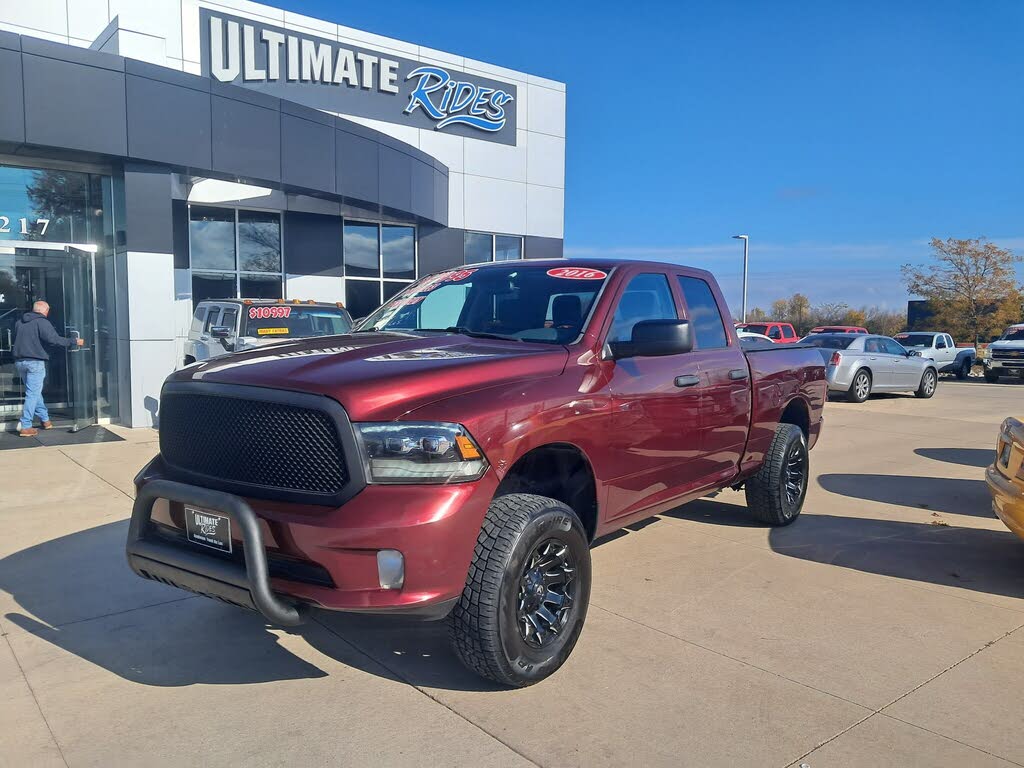 2016 RAM 1500 Express Quad Cab 4WD