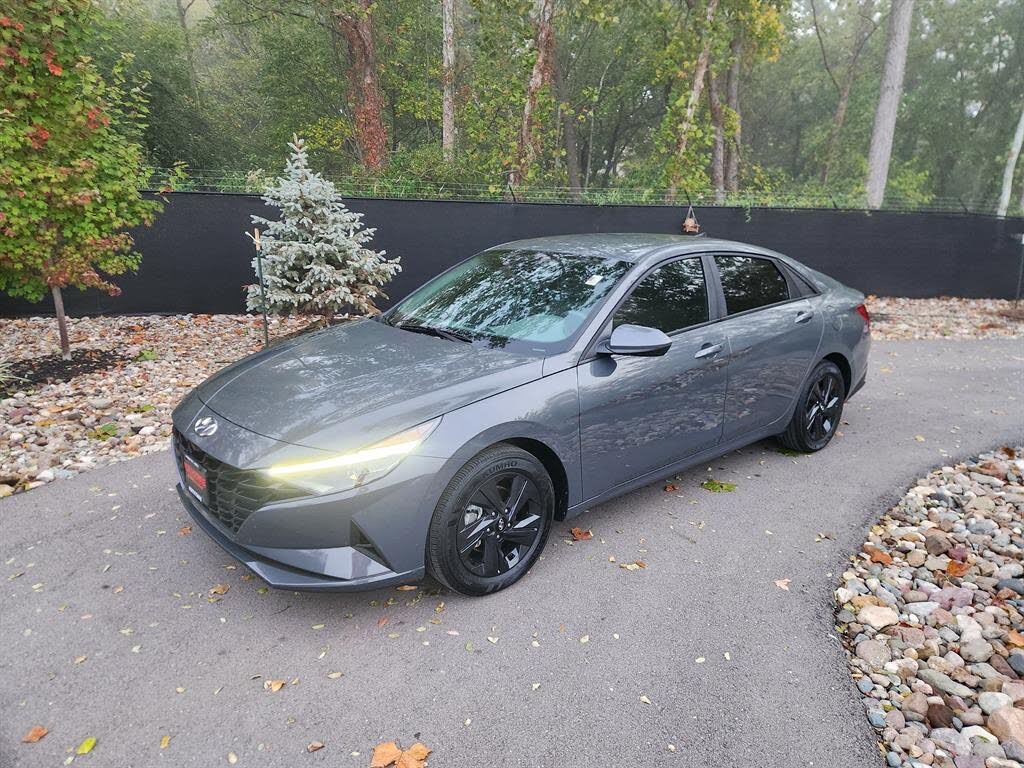 2023 Hyundai Elantra SEL FWD