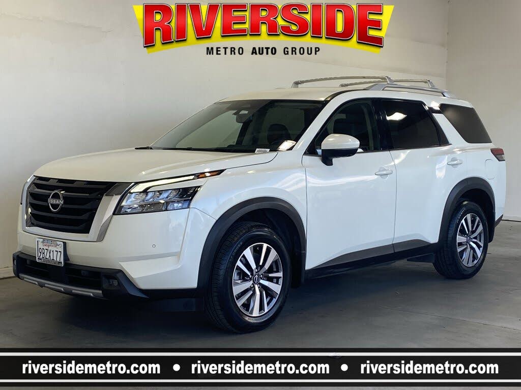 2022 Nissan Pathfinder SL FWD