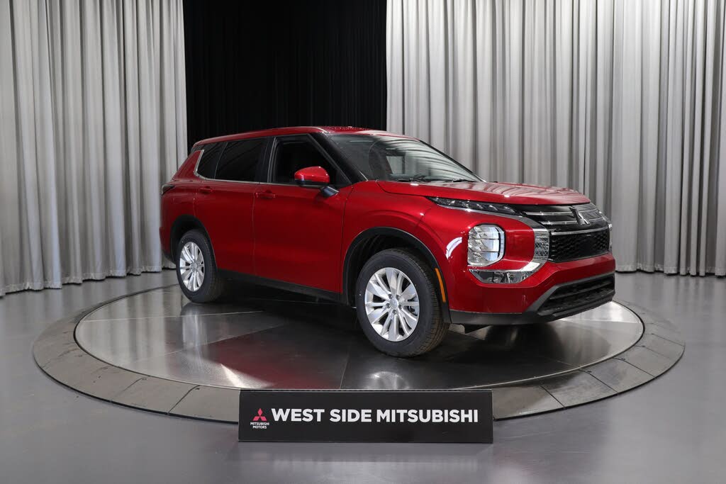 Mitsubishi Outlander ES FWD 2025