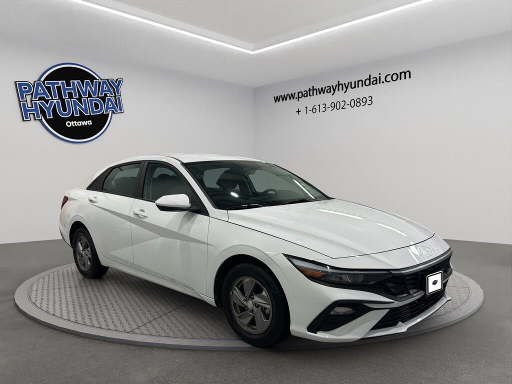 Hyundai Elantra Essential FWD 2025