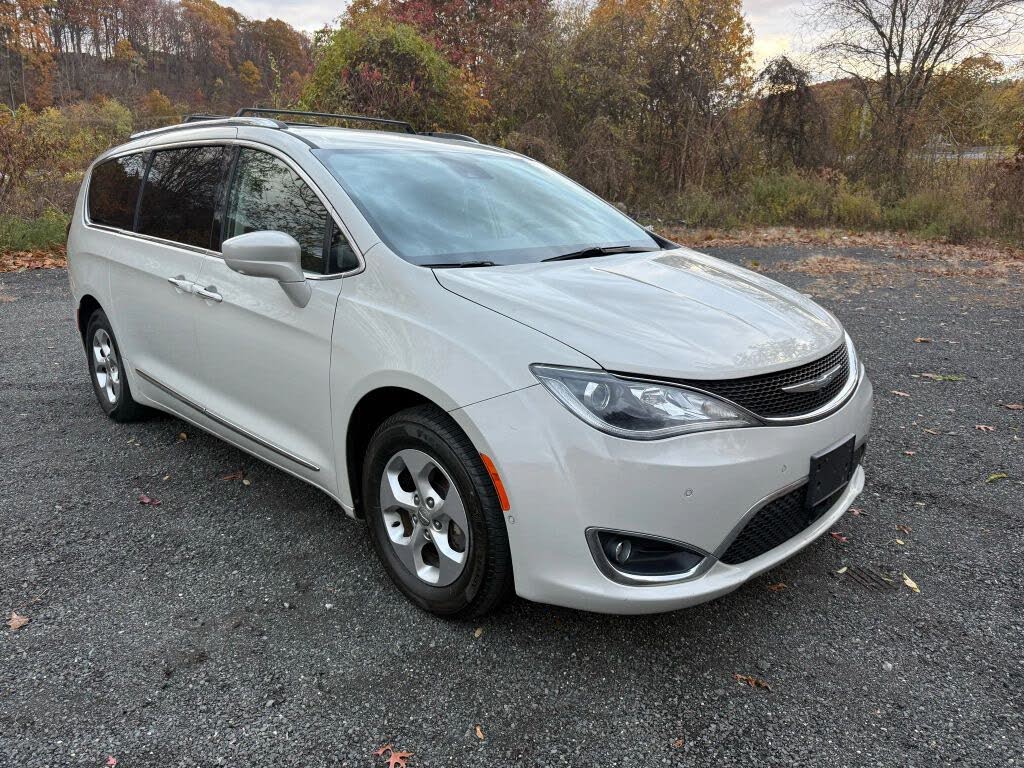 2017 Chrysler Pacifica Touring L Plus FWD