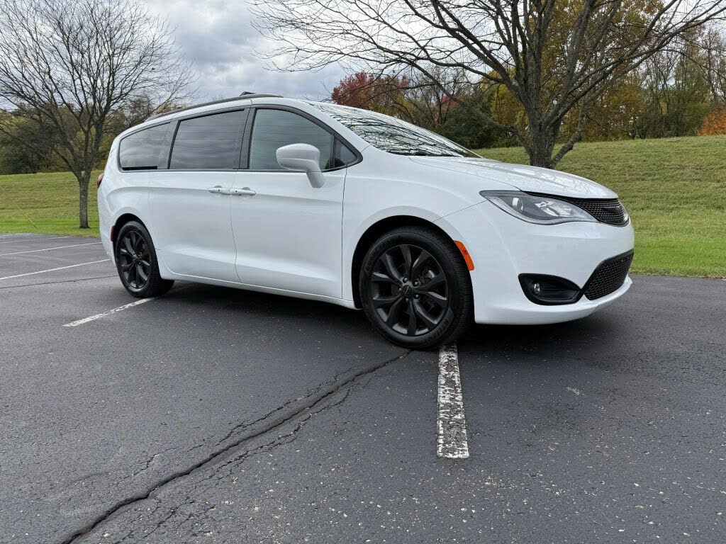 2018 Chrysler Pacifica Touring L Plus FWD