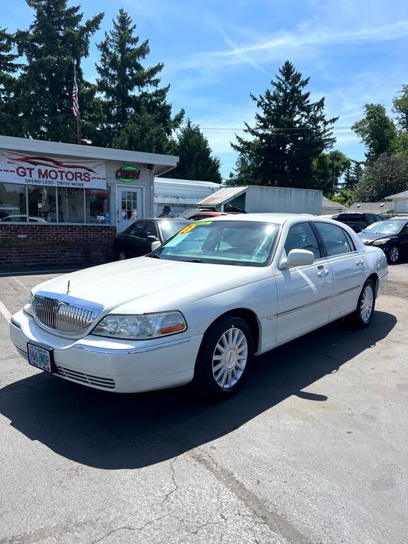2003 Lincoln Town Car Executive