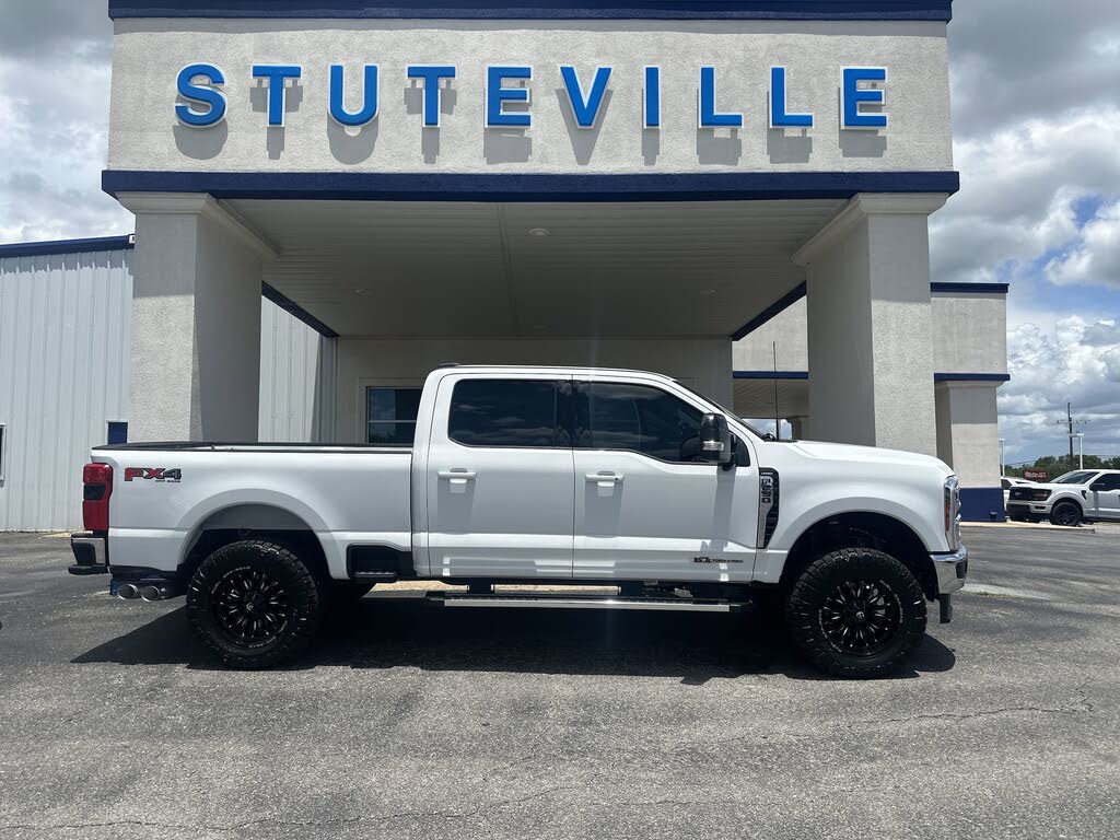 2025 Ford F-250 Super Duty Lariat Crew Cab 4WD