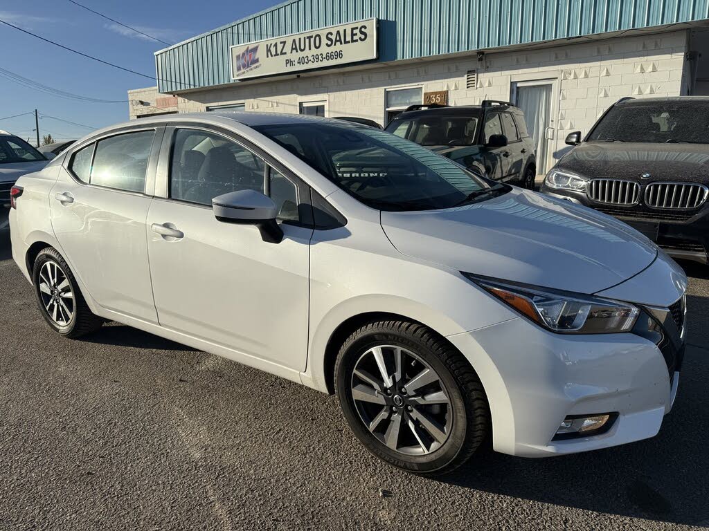 Nissan Versa SV FWD 2021