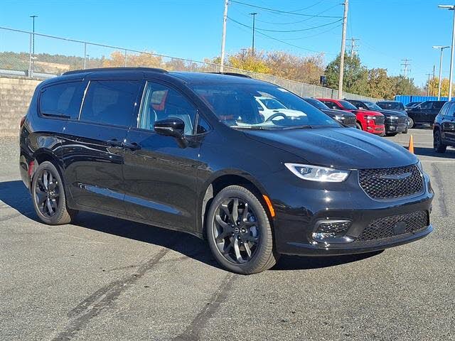 2026 Chrysler Pacifica Limited AWD
