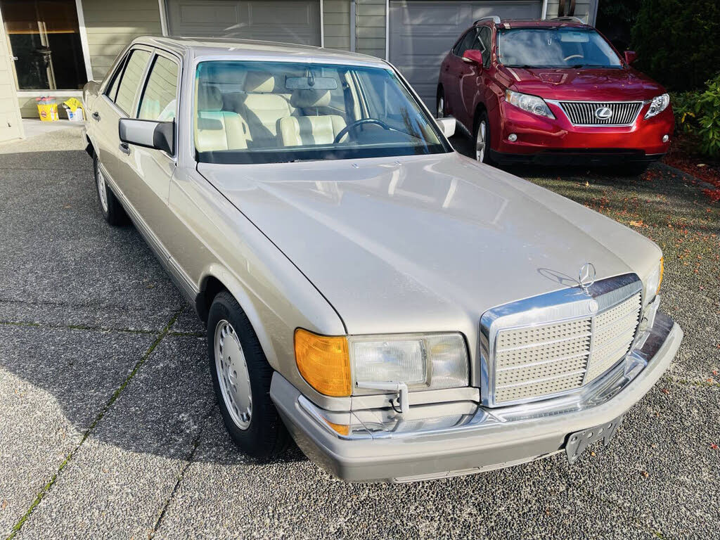 1990 Mercedes-Benz 300-Class 4 Dr 300SE Sedan