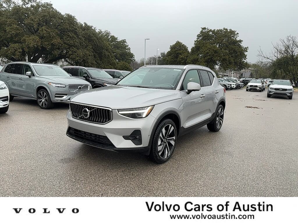 2025 Volvo XC40 B5 Ultra Bright Theme AWD