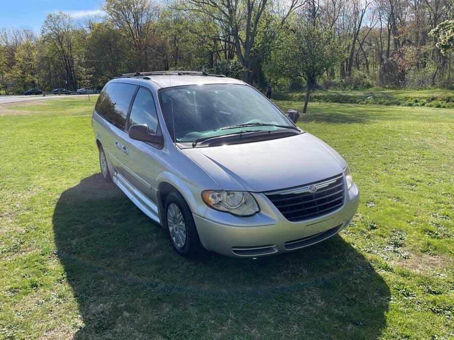 2005 Chrysler Town & Country LX LWB FWD