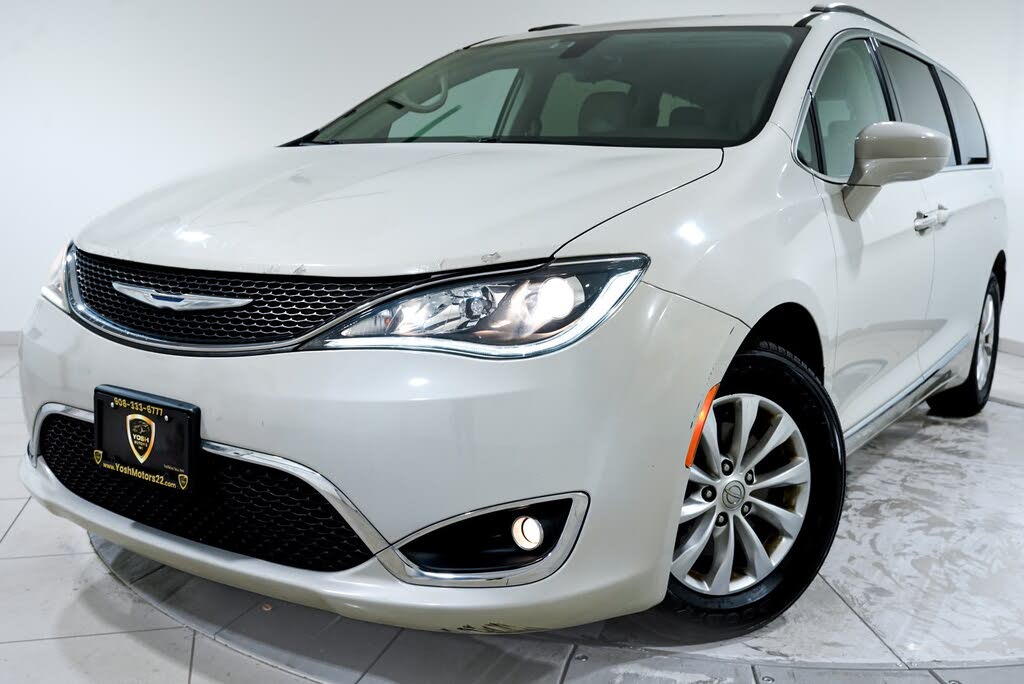 2017 Chrysler Pacifica Touring L FWD