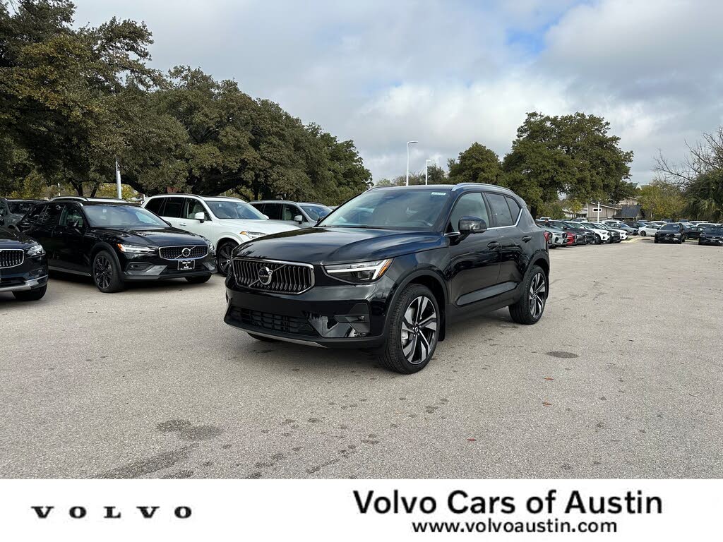 2025 Volvo XC40 B5 Plus Bright Theme AWD