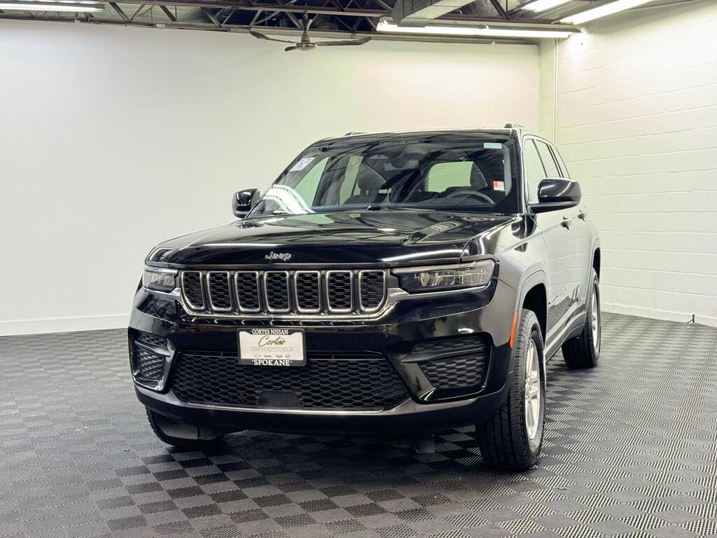2023 Jeep Grand Cherokee Laredo 4WD