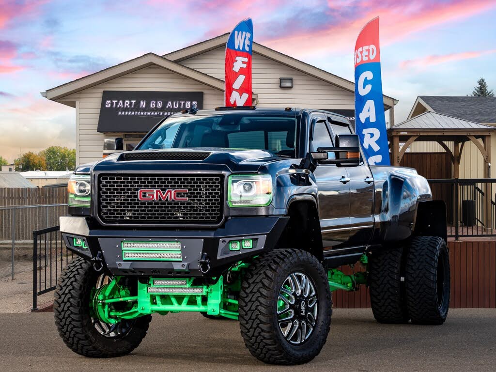 2015 GMC Sierra 3500HD Denali Crew Cab LB DRW 4WD