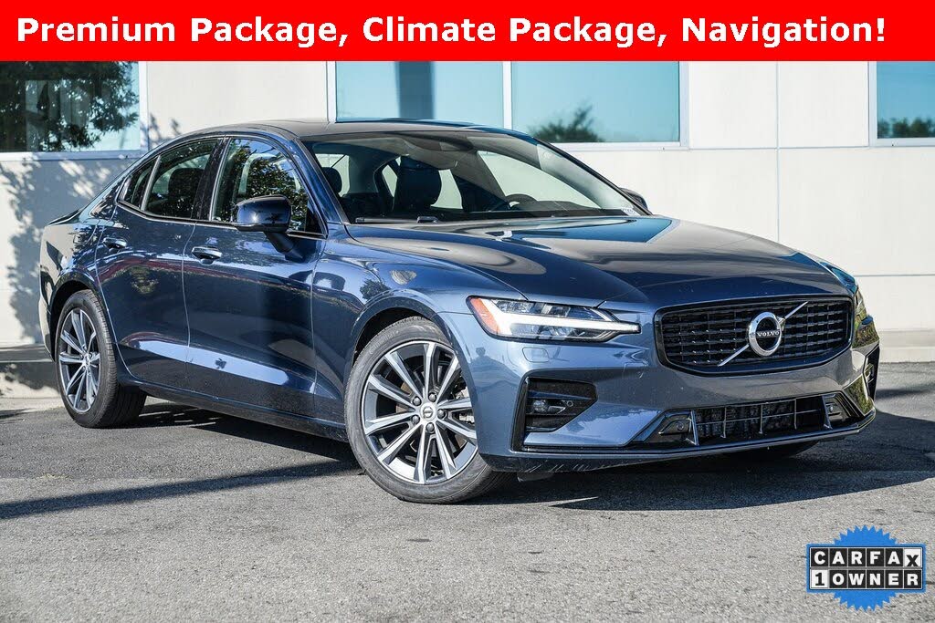 2022 Volvo S60 B5 Momentum AWD