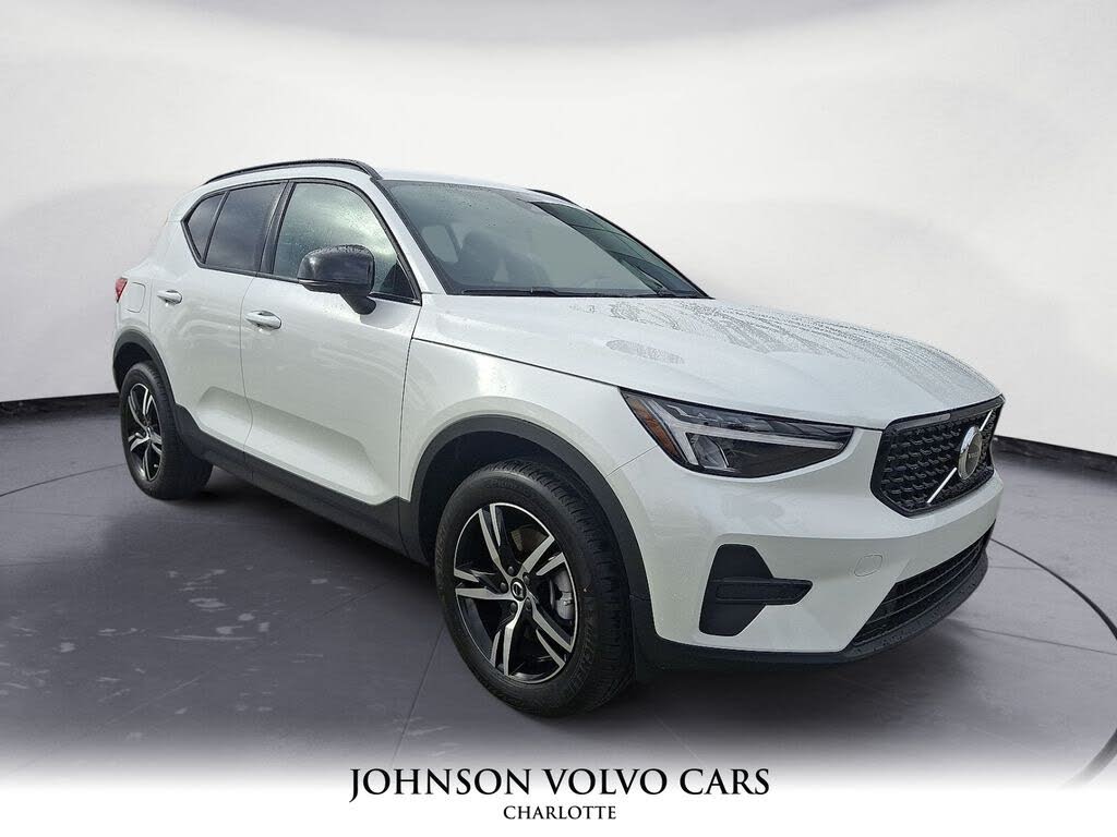 2026 Volvo XC40 B5 Core AWD