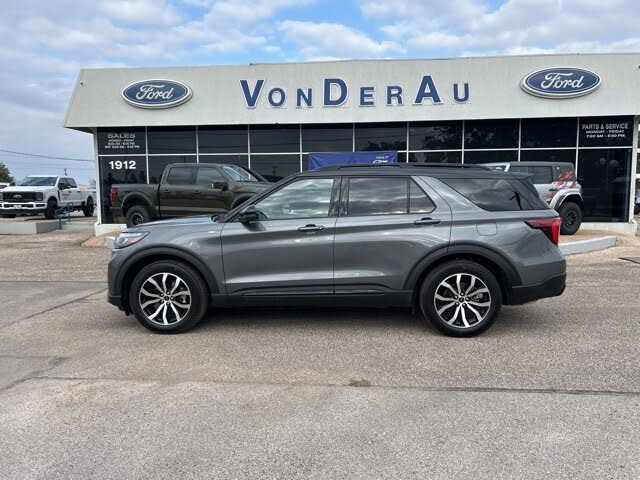 2025 Ford Explorer ST-Line RWD