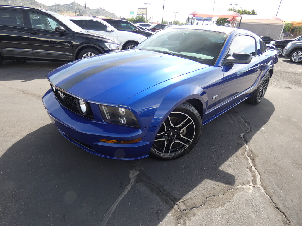 2005 Ford Mustang GT Deluxe Coupe RWD