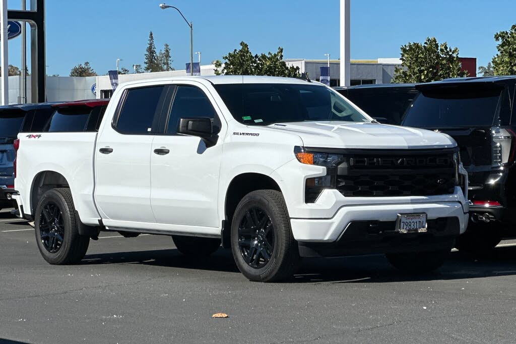 2025 Chevrolet Silverado 1500 Custom Crew Cab 4WD