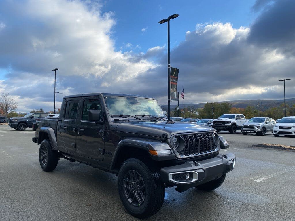 2026 Jeep Gladiator Sport S Crew Cab 4WD