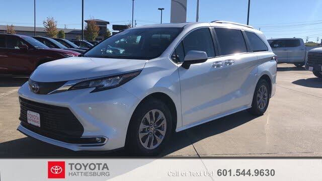 2023 Toyota Sienna XLE 7-Passenger FWD