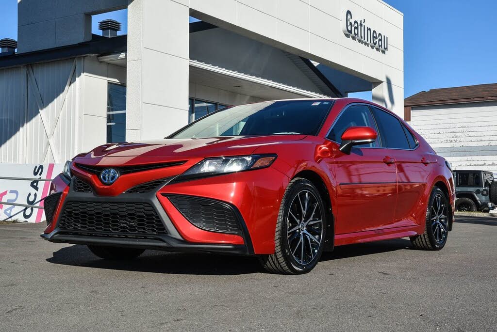 Toyota Camry Hybrid SE FWD 2023