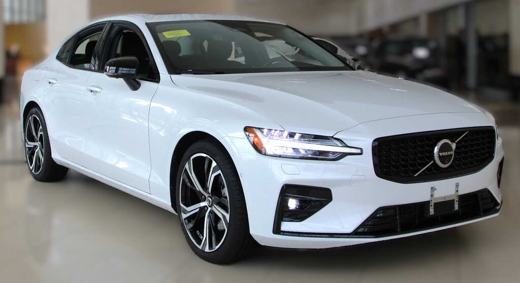 2024 Volvo S60 B5 Plus Dark Theme AWD