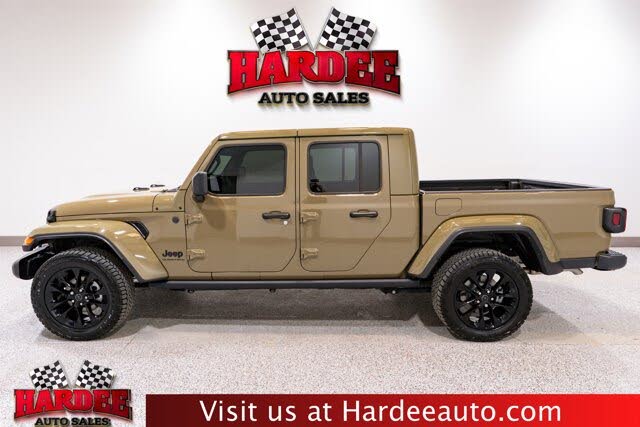 2025 Jeep Gladiator NightHawk Crew Cab 4WD