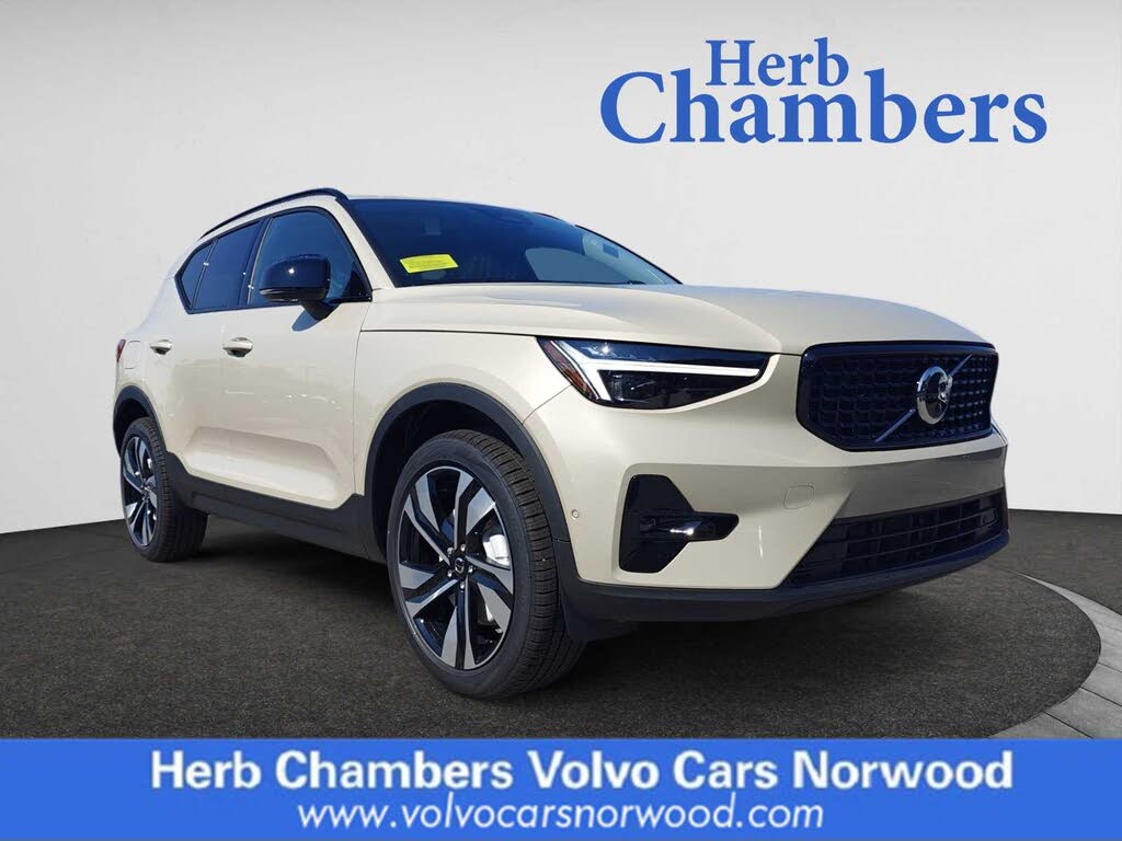 2025 Volvo XC40 B5 Ultra Dark Theme AWD