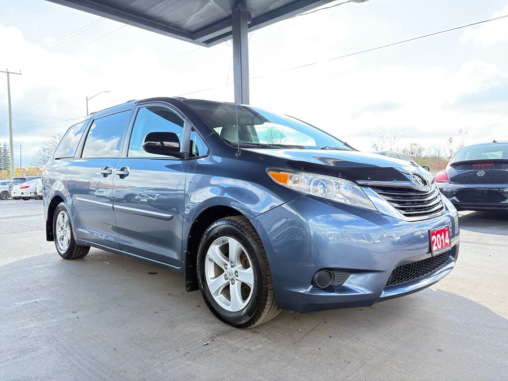 2014 Toyota Sienna LE 7-Passenger Auto Access Seat