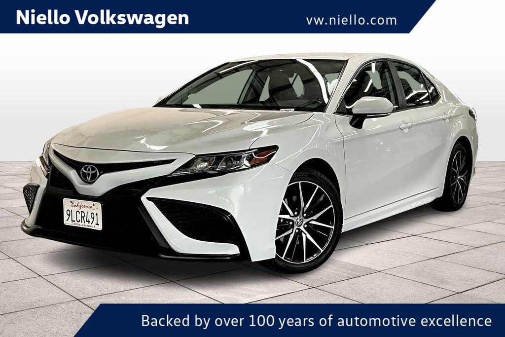 2024 Toyota Camry SE FWD