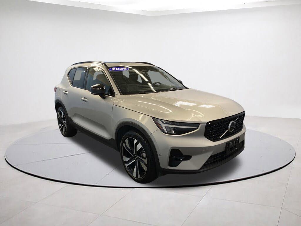 2025 Volvo XC40 B5 Plus Dark Theme AWD
