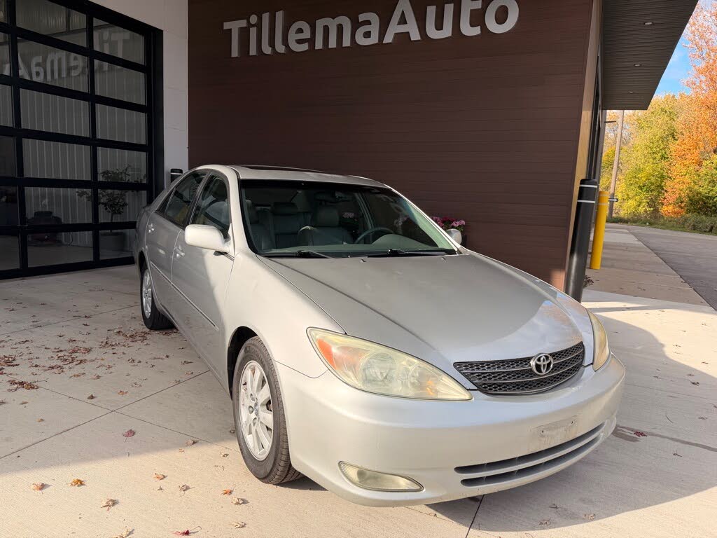 2004 Toyota Camry LE V6 FWD