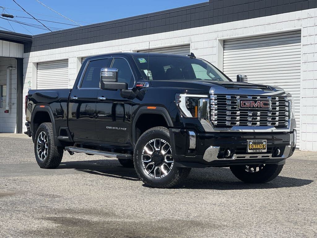 2025 GMC Sierra 2500HD Denali Crew Cab 4WD