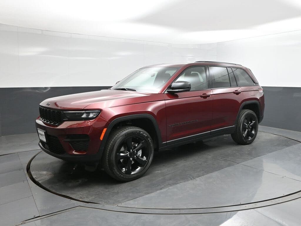 2025 Jeep Grand Cherokee Laredo RWD