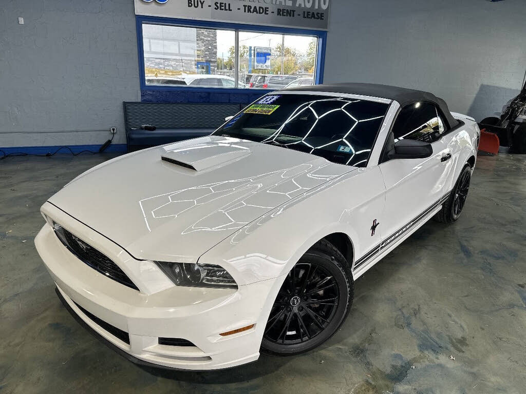 2013 Ford Mustang V6 Convertible RWD