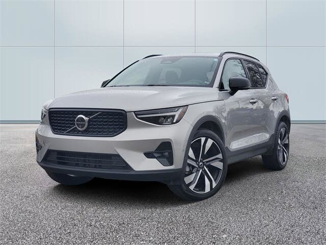2025 Volvo XC40 B5 Plus Dark Theme AWD